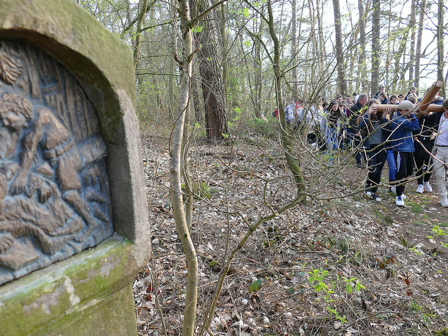 Ökumenischer Jugendkreuzweg in Naumburg (Foto: Karl-Franz Thiede)